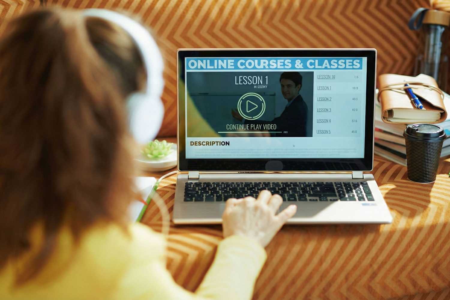 İngilizce B1 dinleme becerileri – standart konuşmaları anlama